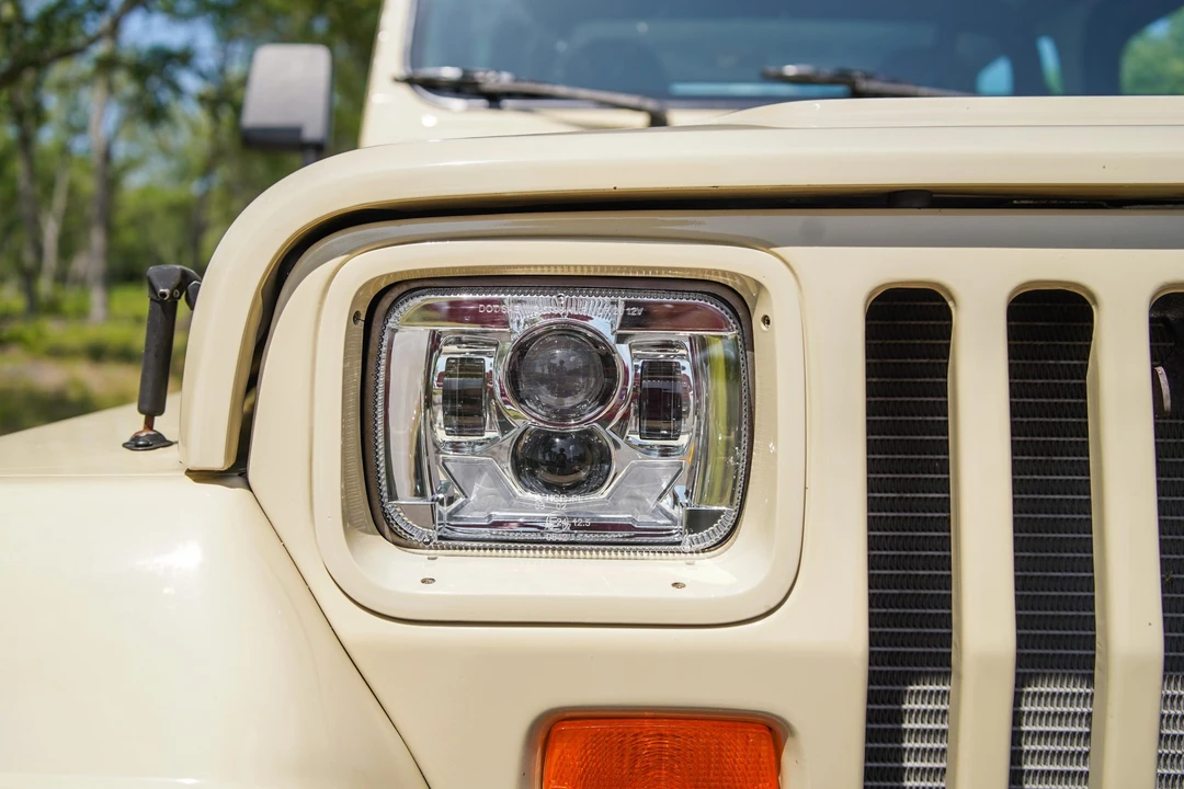 1992 Jeep YJ Wrangler - Image 28 of 31