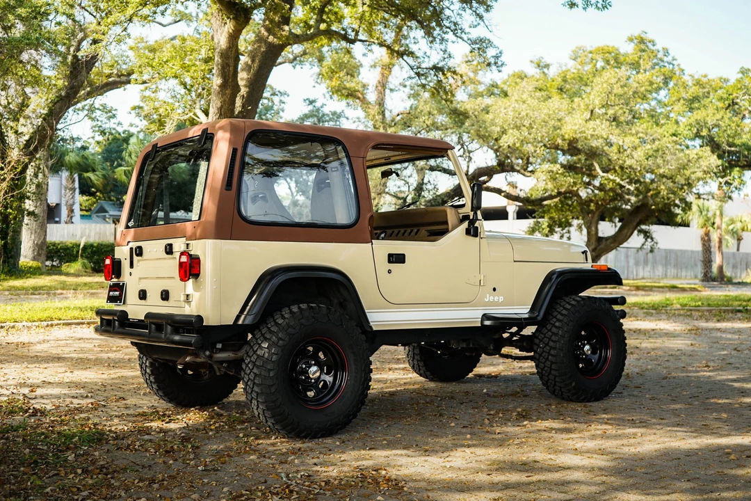 1992 Jeep YJ Wrangler - Image 9 of 31