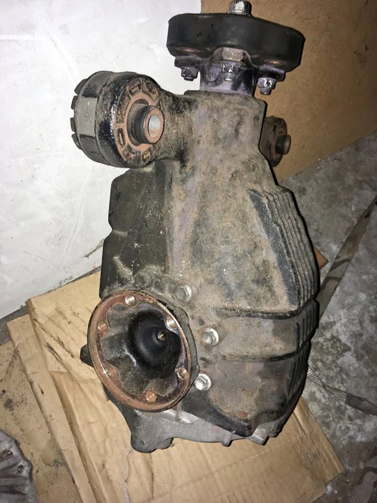 1996 Parts & Memorabilia Gearboxes - Image 2 of 8
