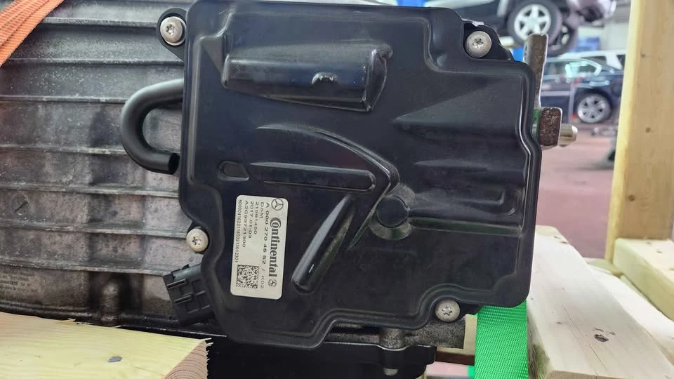2017 Parts & Memorabilia Gearboxes - Image 5 of 10