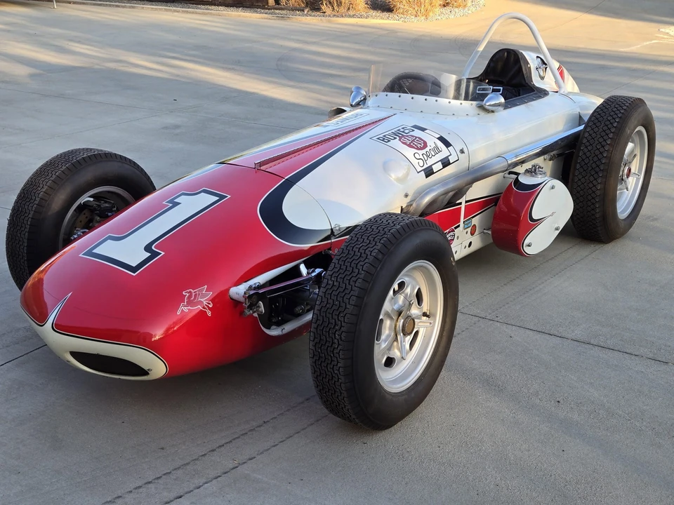 Vehicle image 4 of 31