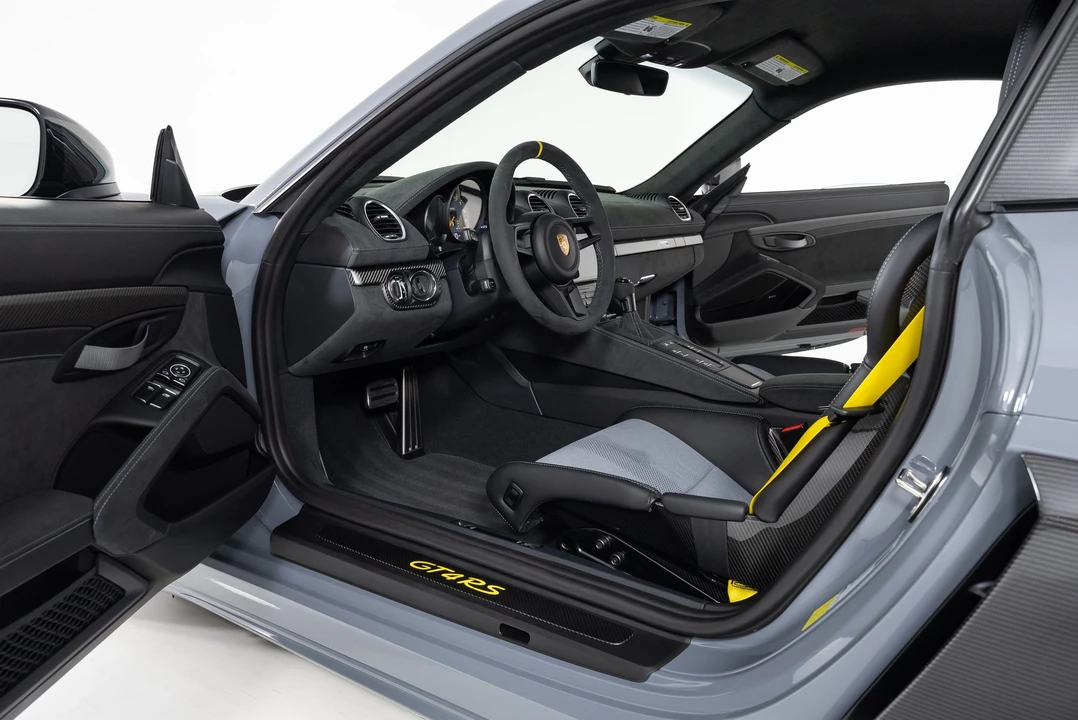 2023 Porsche 718 Cayman GT4 RS - Image 13 of 31