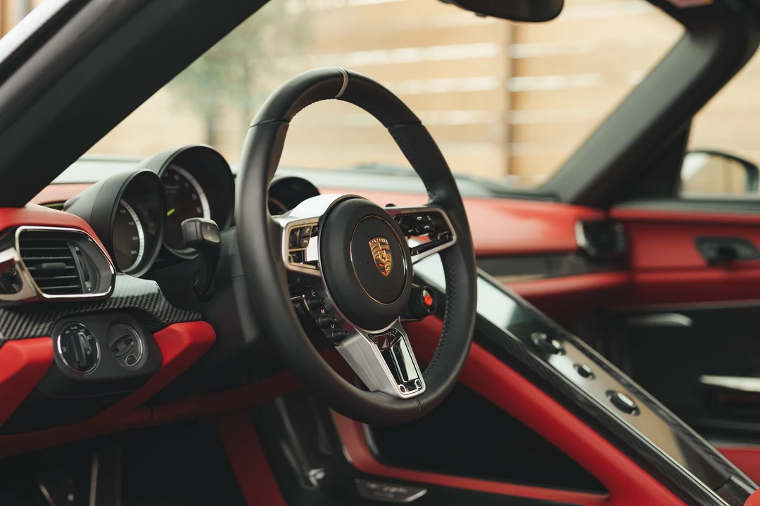 2015 Porsche 918 Spyder - Image 6 of 8