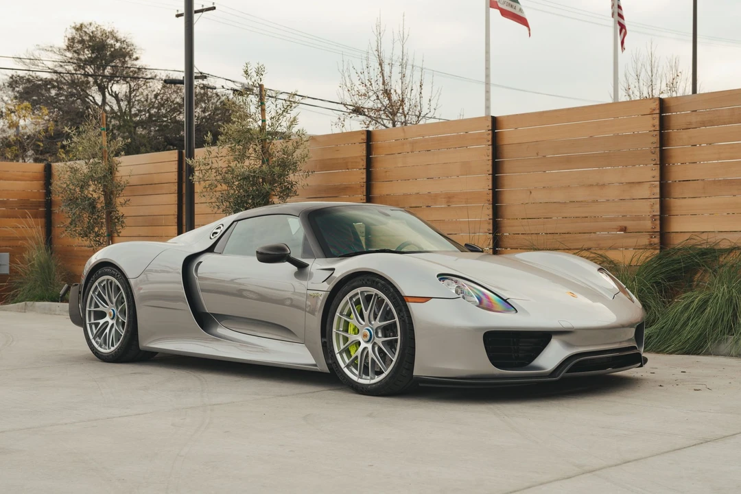 2015 Porsche 918 Spyder - Image 2 of 8