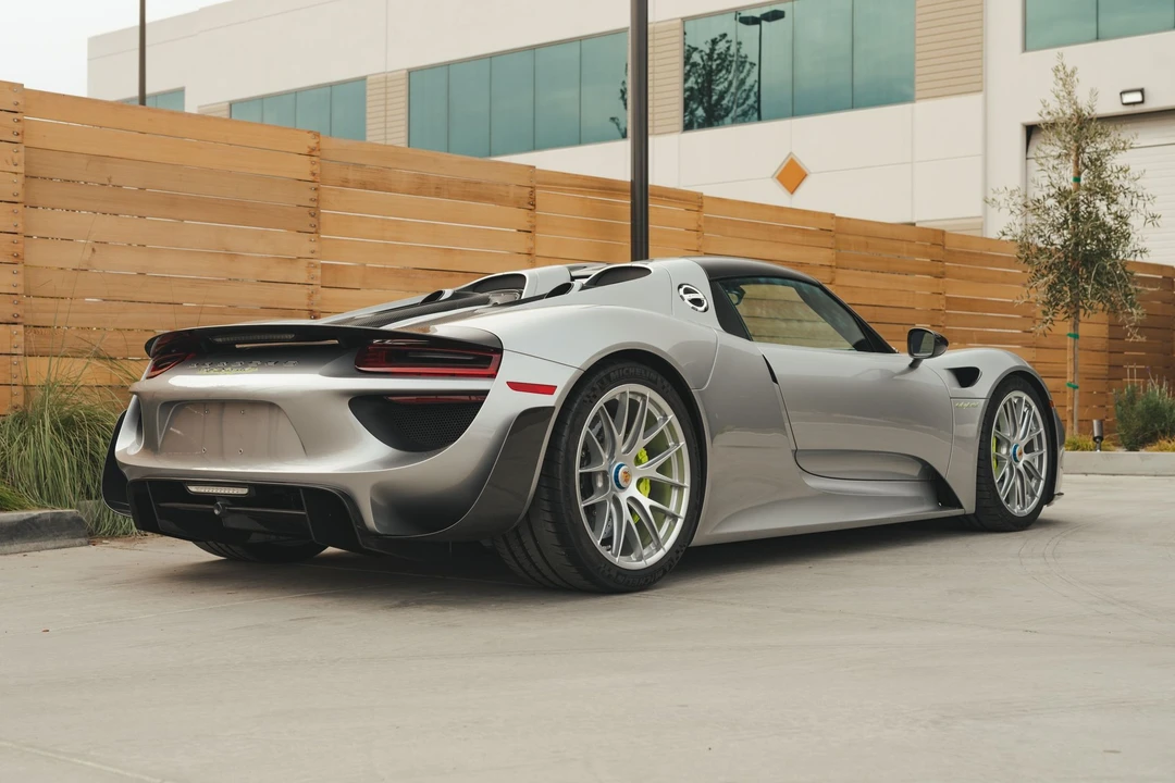 2015 Porsche 918 Spyder - Image 4 of 8