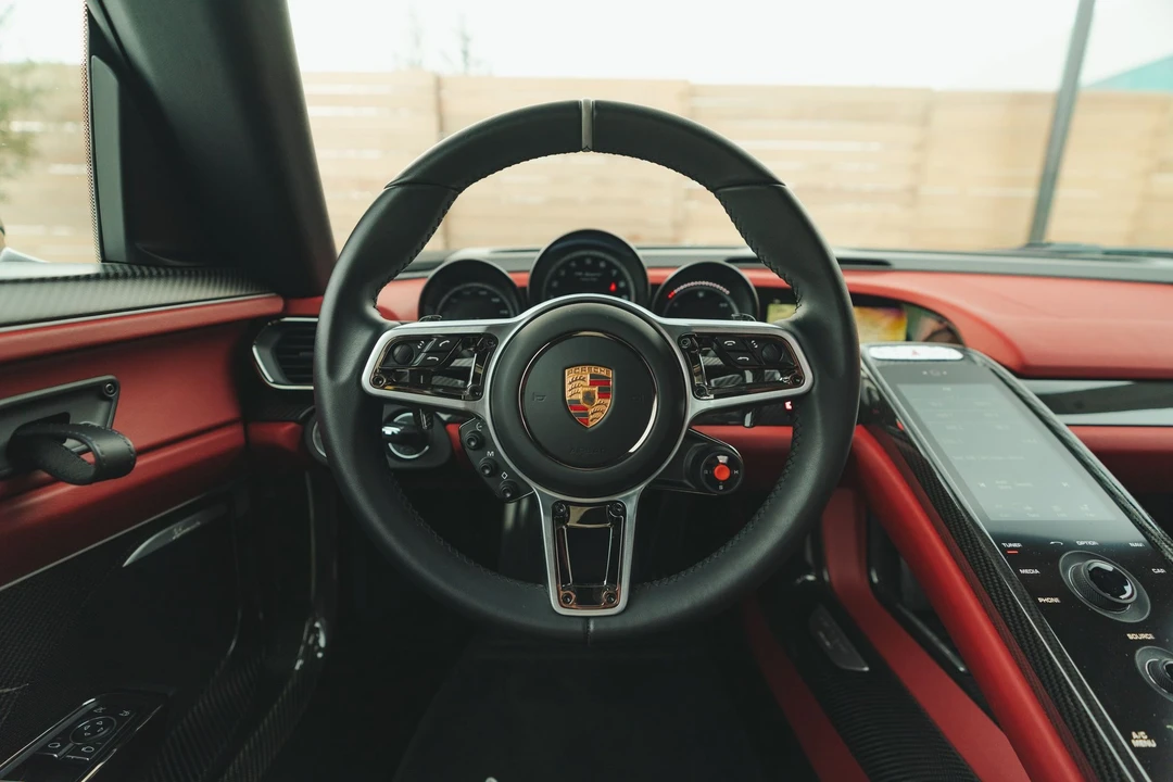 2015 Porsche 918 Spyder - Image 7 of 8