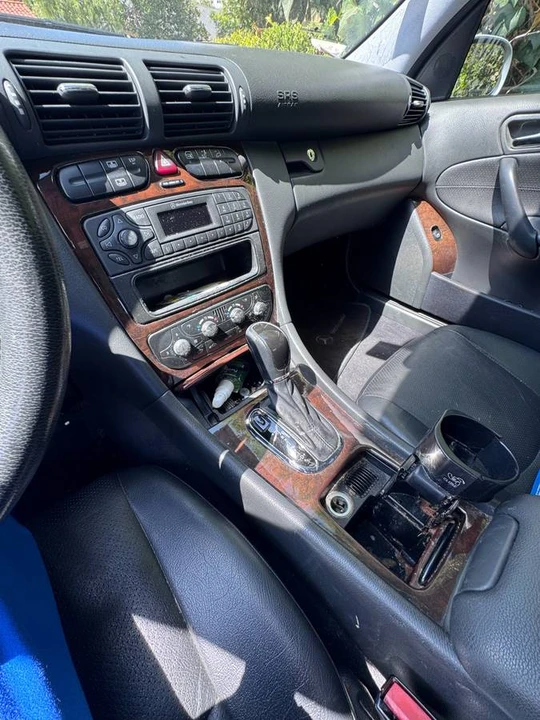 2004 Mercedes-Benz W203 C-Class - Image 8 of 12