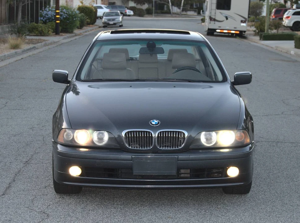2001 BMW E39 540i - Image 2 of 12