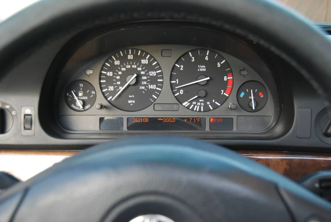 2001 BMW E39 540i - Image 4 of 12