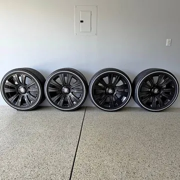 Rolls-Royce Ghost 2022 Wheels and Tires
