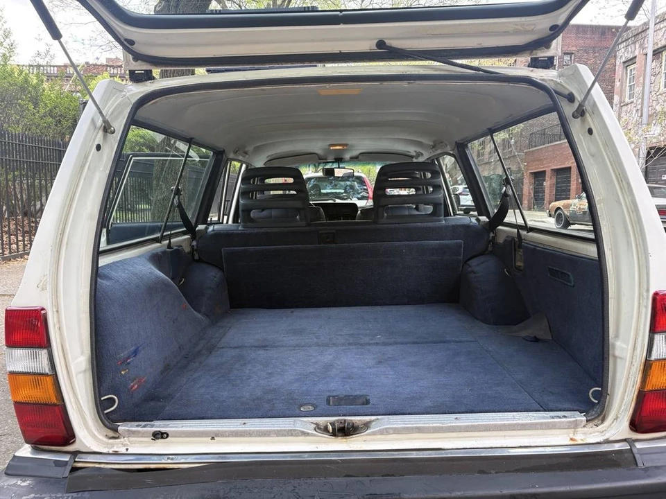 1993 Volvo 245 - Image 15 of 18