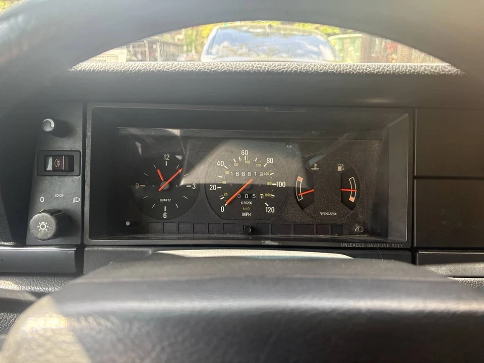 1993 Volvo 245 - Image 8 of 18