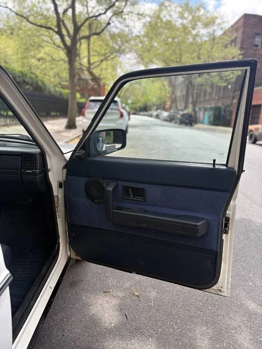 1993 Volvo 245 - Image 10 of 18