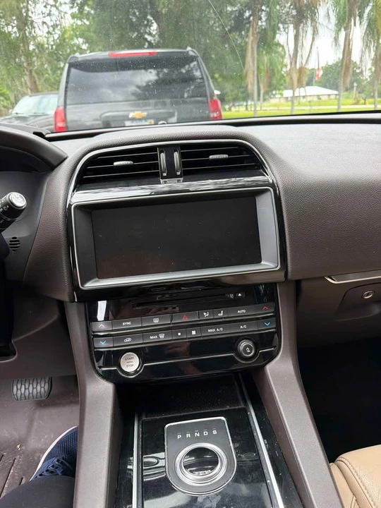 2018 Jaguar F-Pace - Image 6 of 10