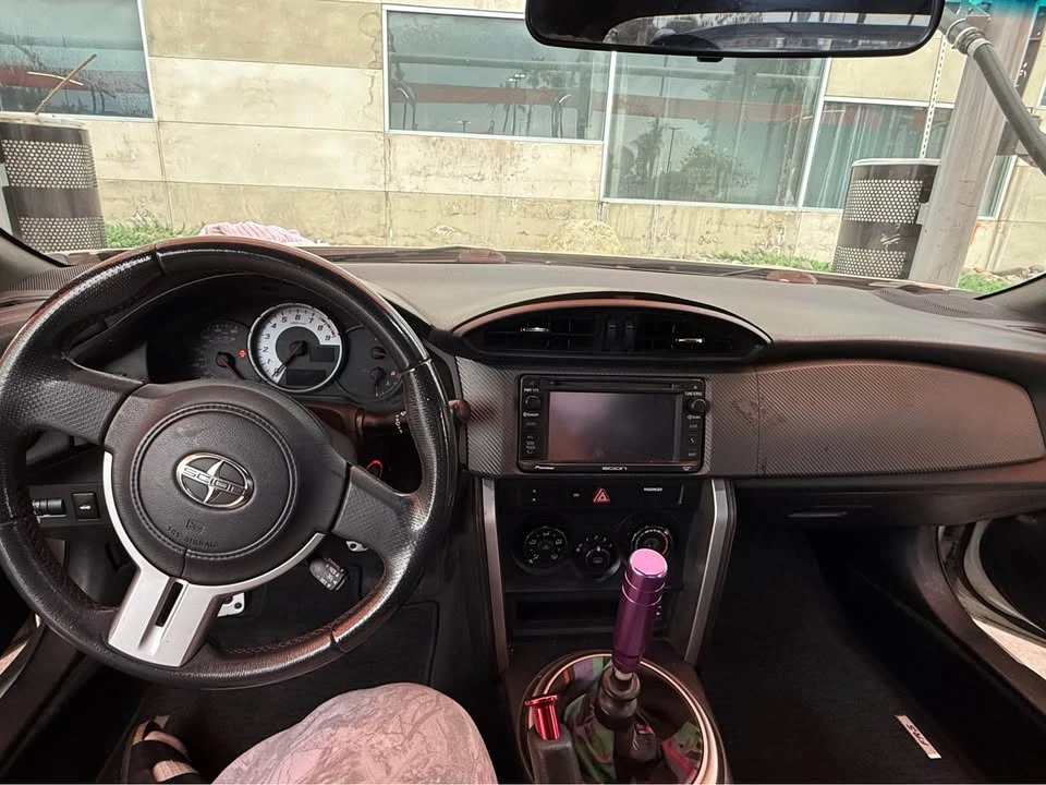 Scion FR-S - Image 7 of 8