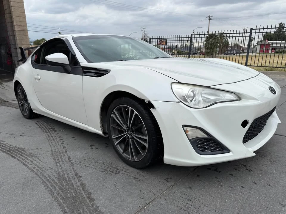 Scion FR-S - Image 4 of 8