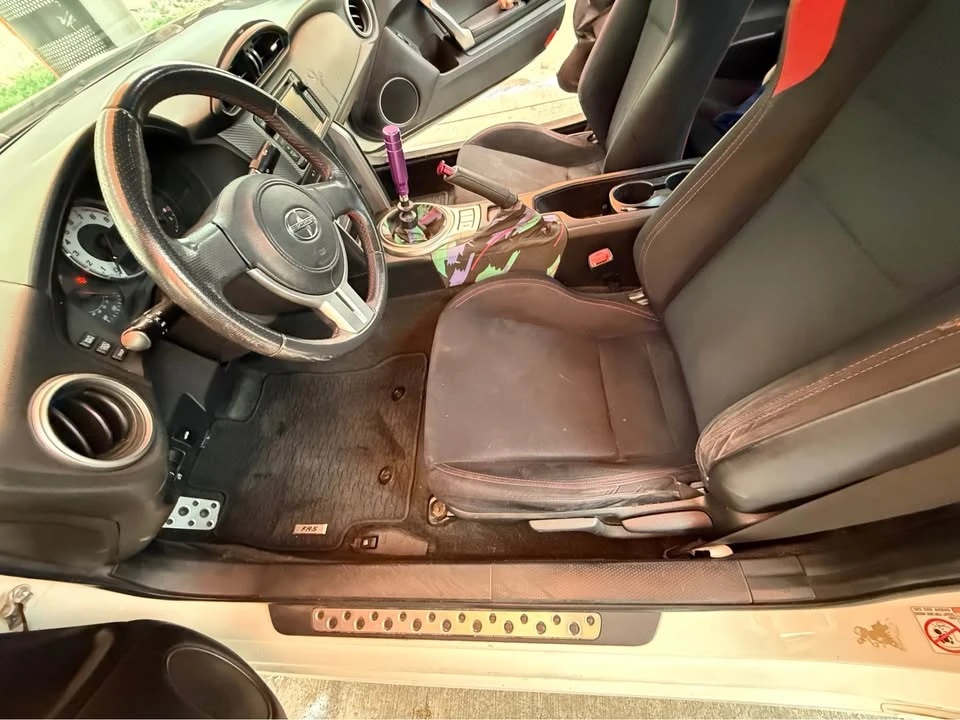 Scion FR-S - Image 6 of 8