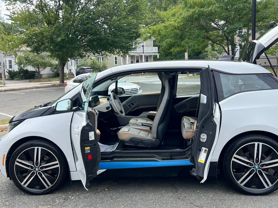 2016 BMW i3 - Image 9 of 21