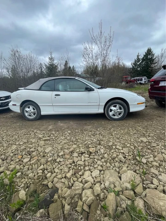 1998 Pontiac Sunfire - Image 2 of 3