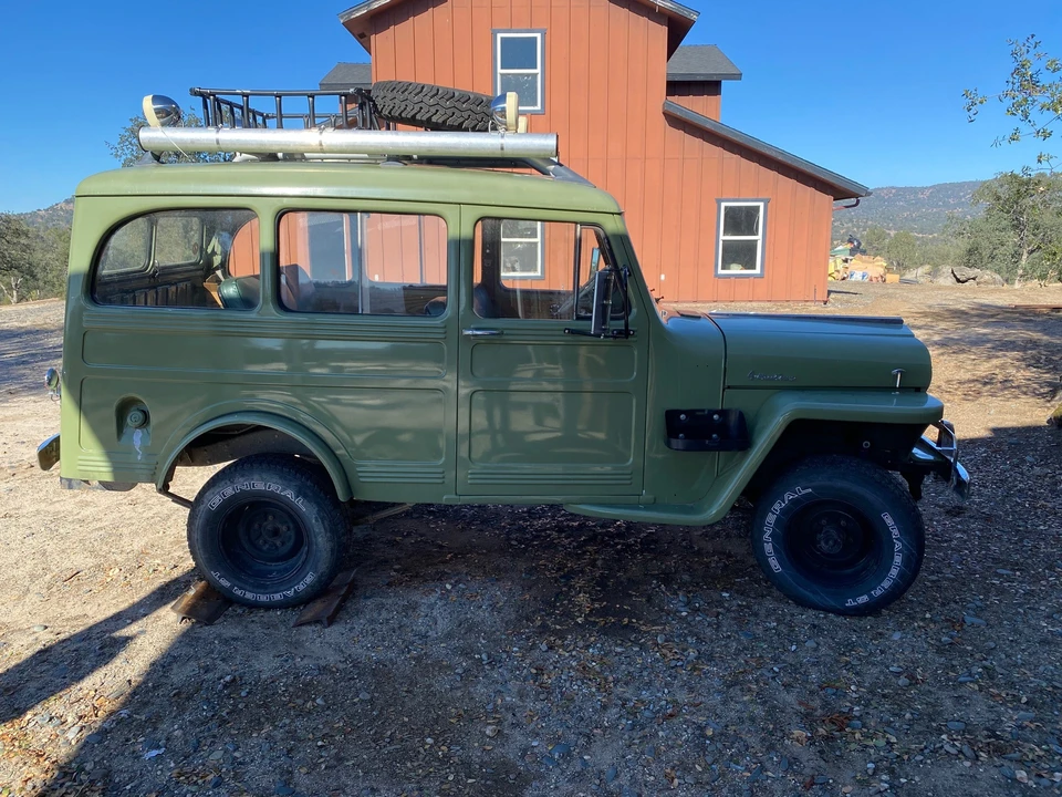 Willys Jeep Wagon - Image 9 of 31