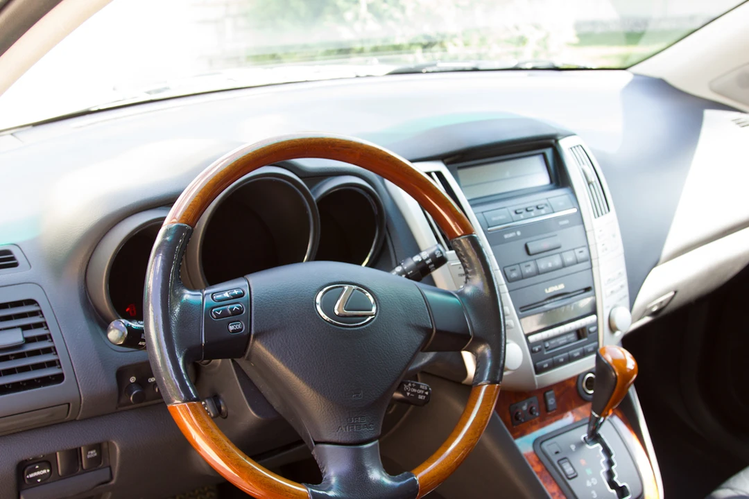 2004 Lexus RX 2nd Gen - Image 5 of 5