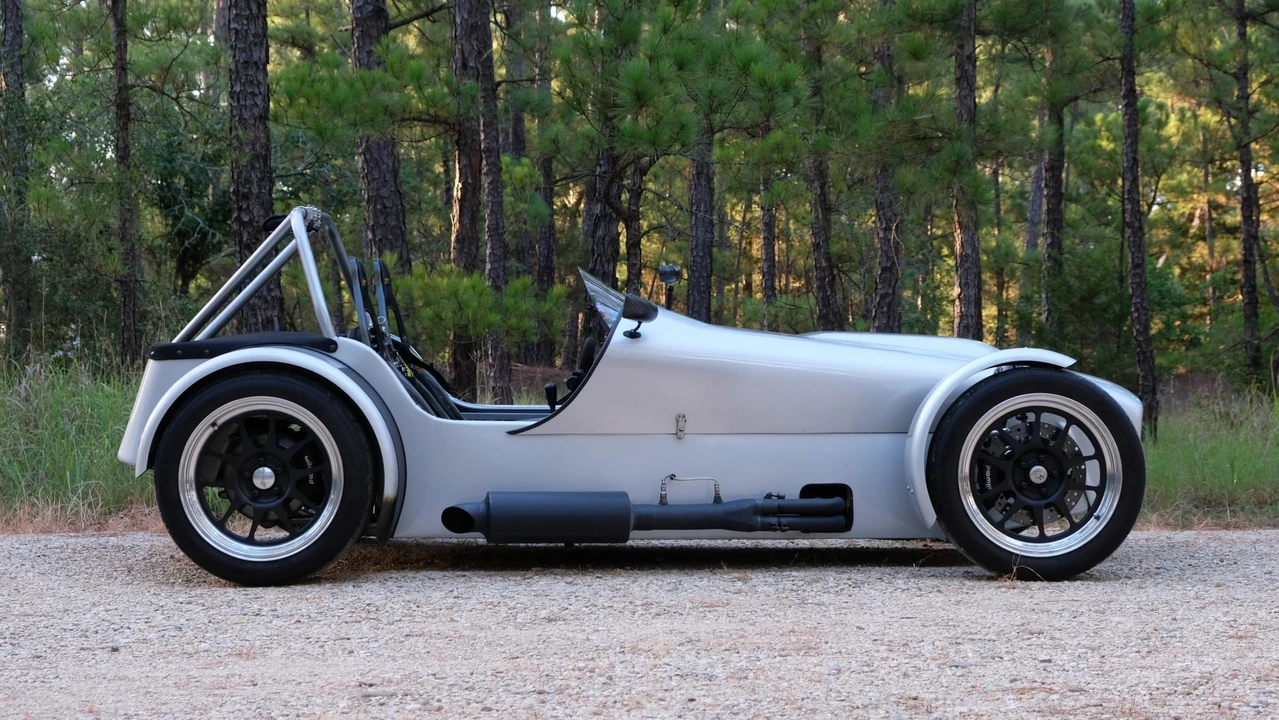 Vehicle image 2 of 31