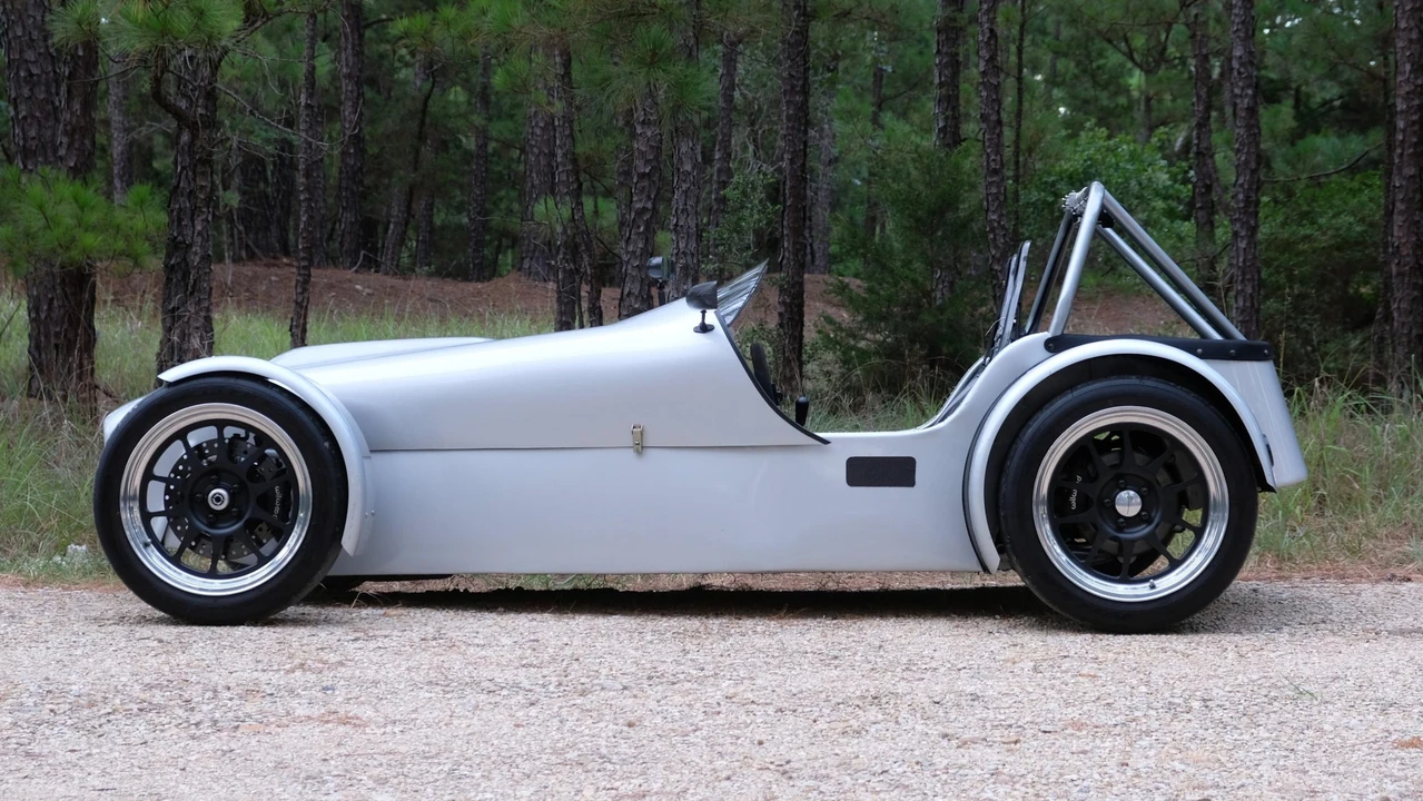 Vehicle image 9 of 31