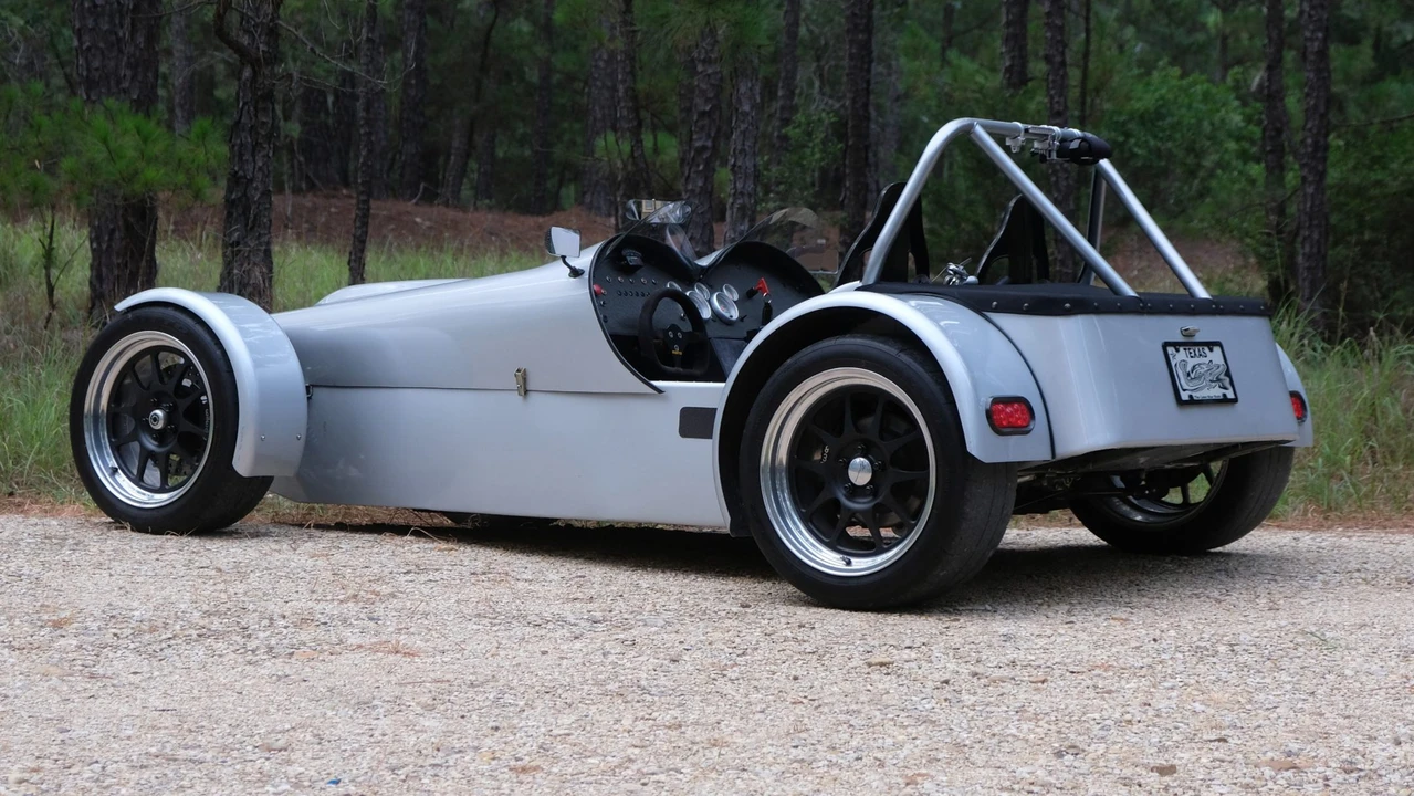 Vehicle image 10 of 31