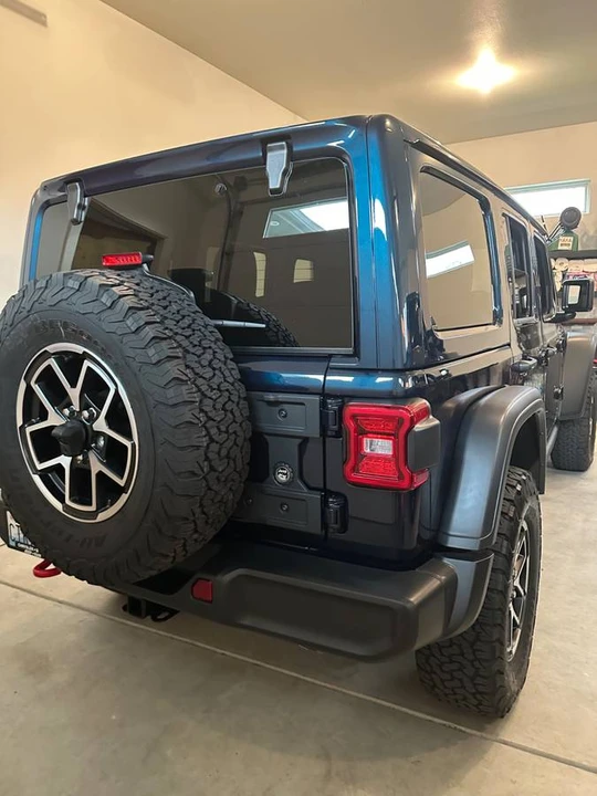 2025 Jeep JL Wrangler - Image 2 of 5
