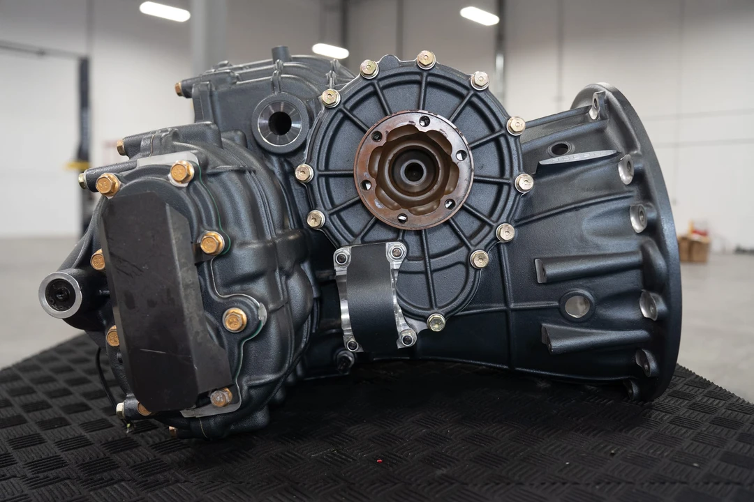 Parts & Memorabilia Gearboxes - Image 6 of 22