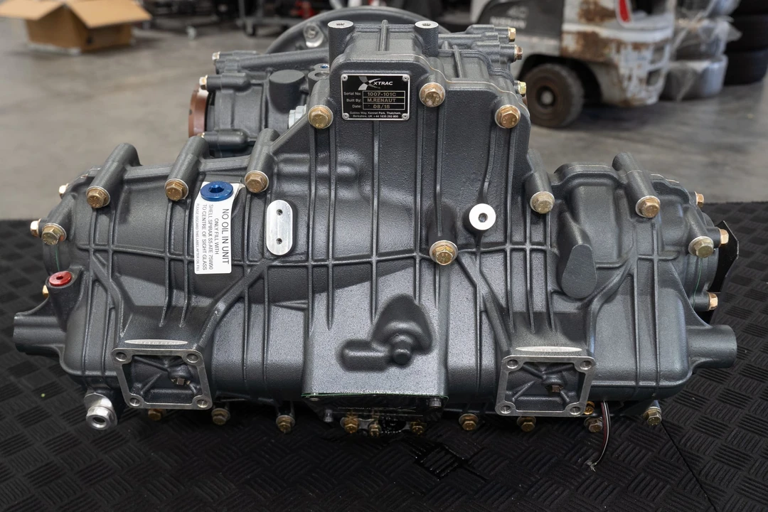 Parts & Memorabilia Gearboxes - Image 2 of 22