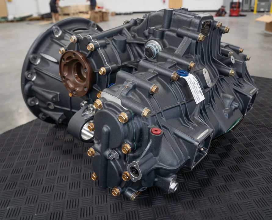 Parts & Memorabilia Gearboxes - Image 4 of 22