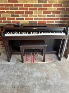 Yamaha Clavinova CLP-835 Piano