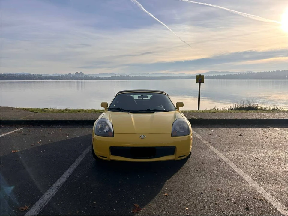 2002 Toyota MR2 Spyder/MR-S - Image 2 of 10