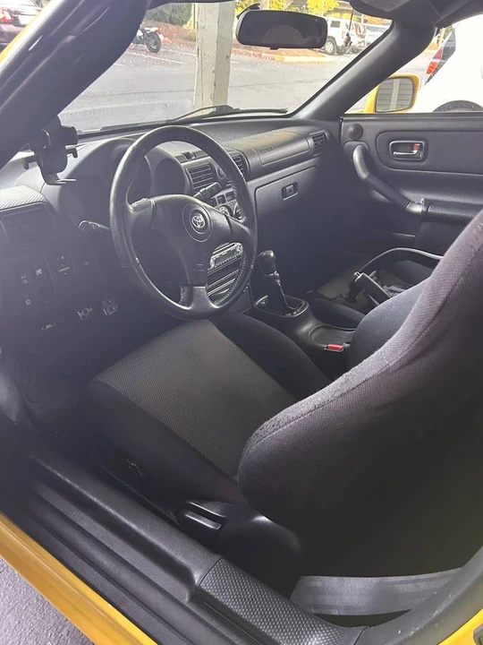 2002 Toyota MR2 Spyder/MR-S - Image 7 of 10