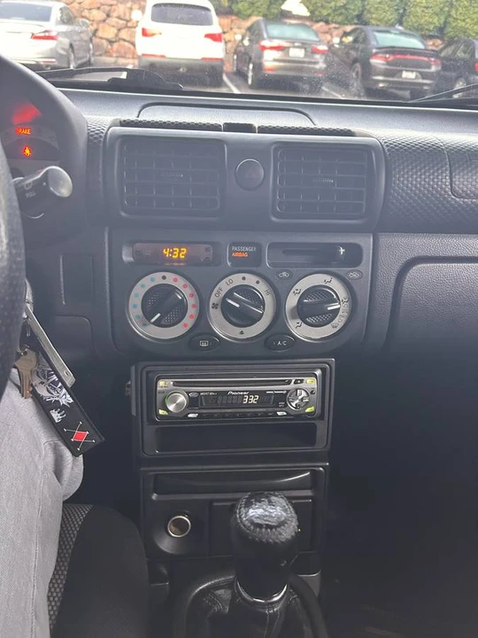 2002 Toyota MR2 Spyder/MR-S - Image 9 of 10