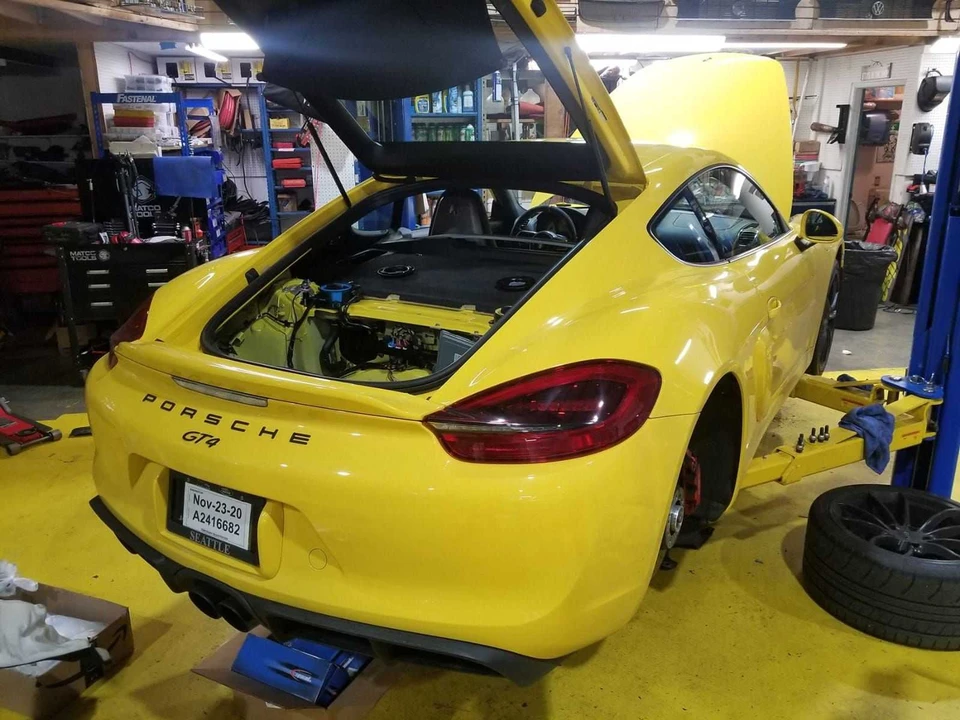 2016 Porsche 981 Cayman GT4 - Image 18 of 21