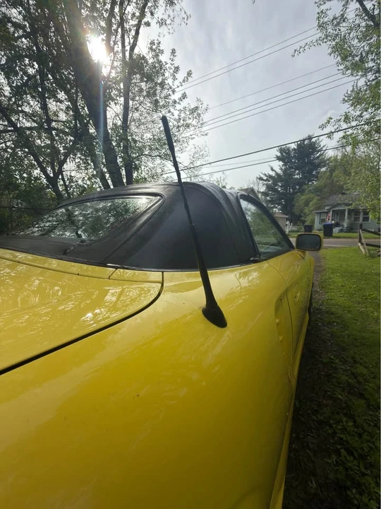 2002 Toyota MR2 Spyder/MR-S - Image 10 of 11