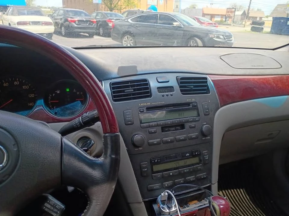 2004 Lexus ES 4th Gen - Image 12 of 16