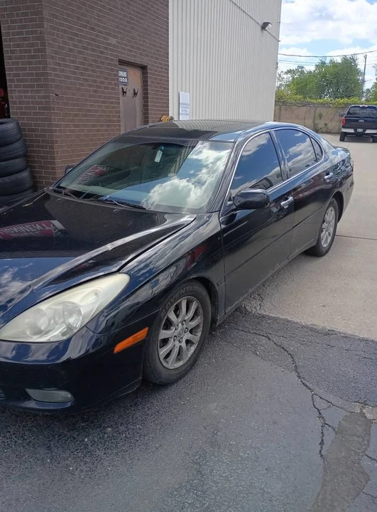 2004 Lexus ES 4th Gen - Image 2 of 16