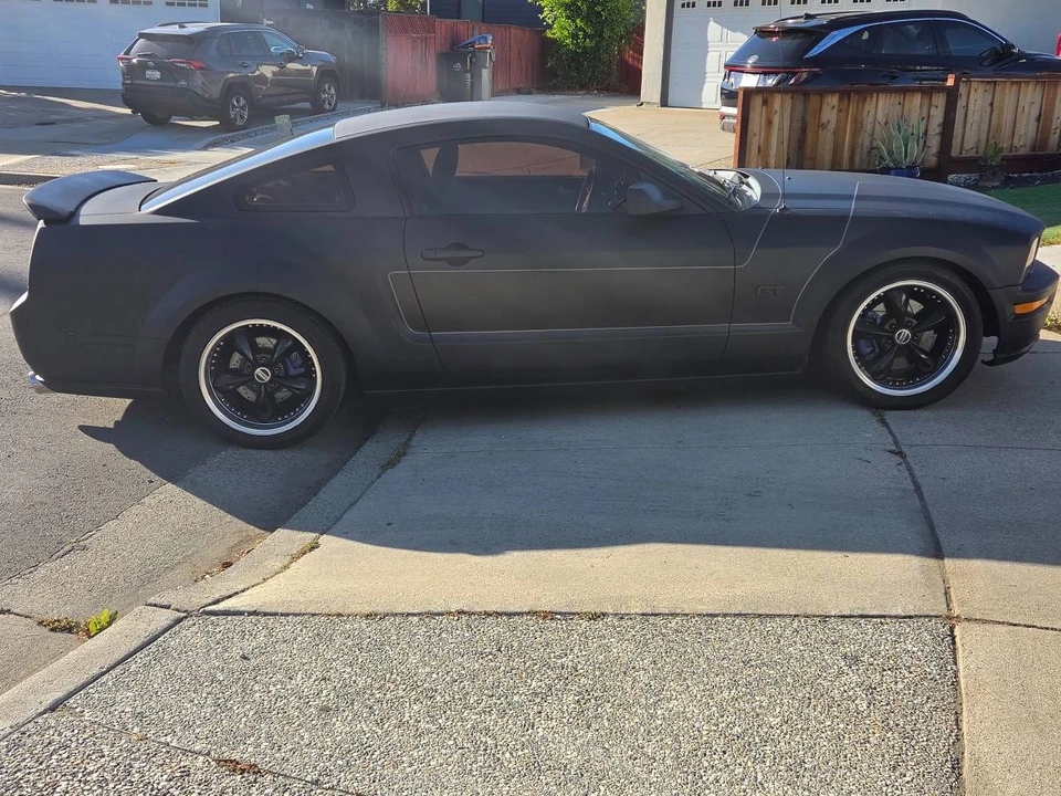 2005 Ford S197 Mustang GT - Image 2 of 3
