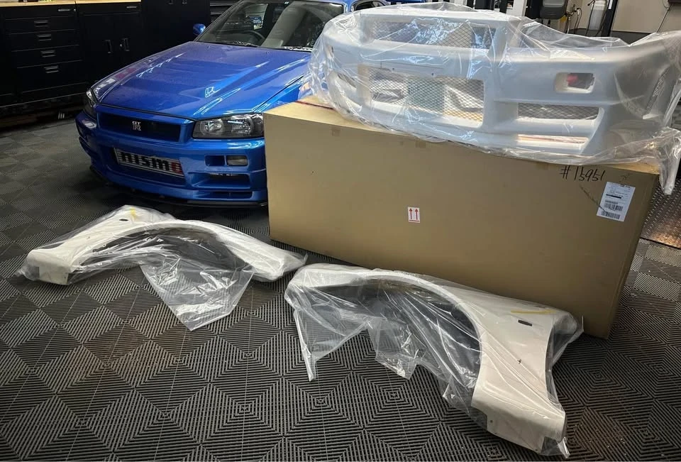1999 Parts & Memorabilia Bodywork - Image 2 of 5