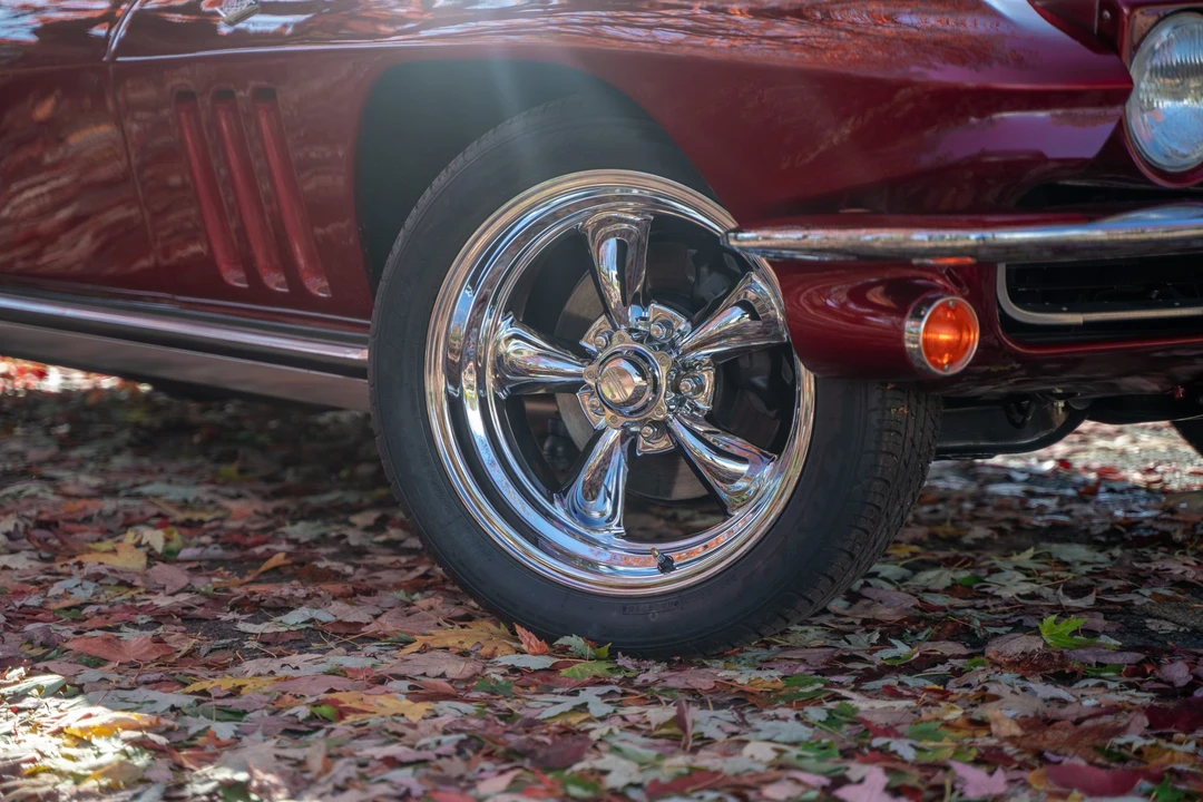 1965 Chevrolet Corvette C2 - Image 30 of 31