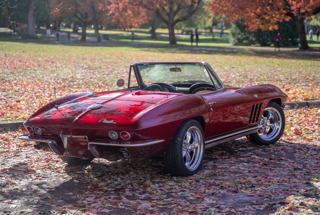 1965 Chevrolet Corvette C2 - Image 7 of 31