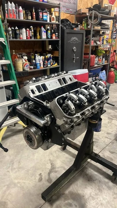Parts & Memorabilia Engines - Image 2 of 7