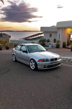 2000 BMW 323i
