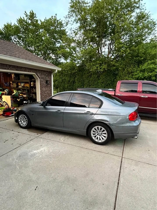 2009 BMW E90 3 Series Sedan - Image 3 of 10
