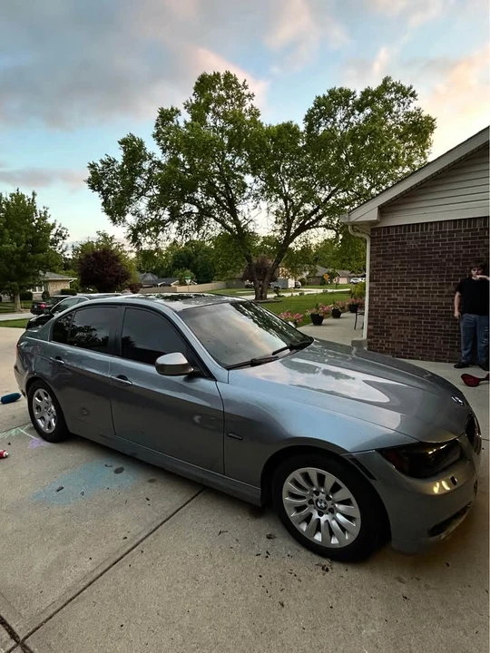 2009 BMW E90 3 Series Sedan - Image 2 of 10