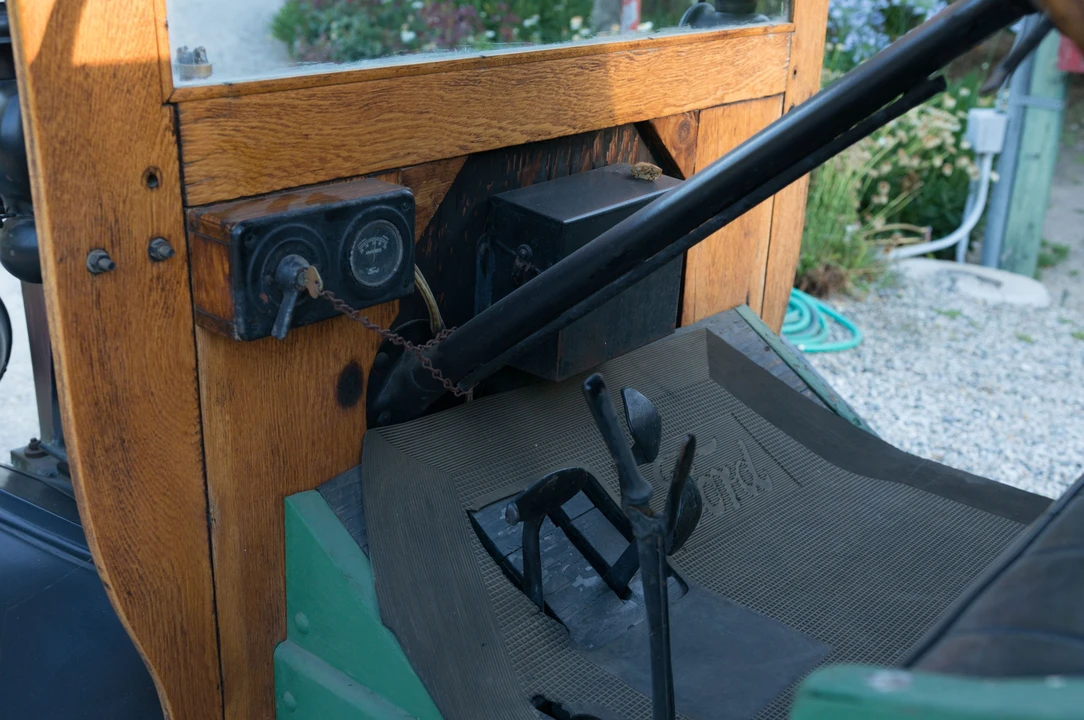 1915 Ford Model T Pickup & Model TT - Image 3 of 11