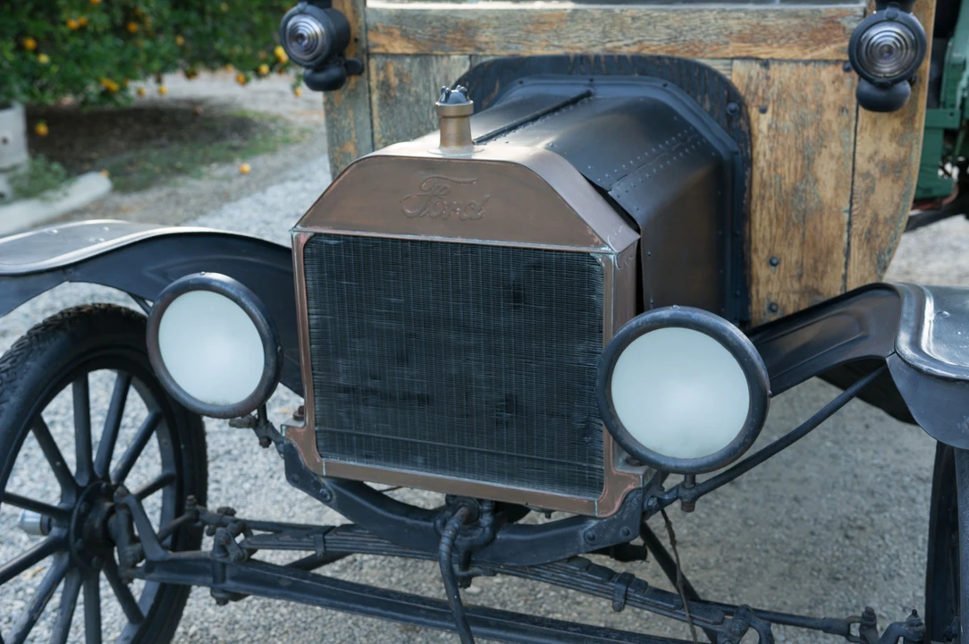 1915 Ford Model T Pickup & Model TT - Image 7 of 11
